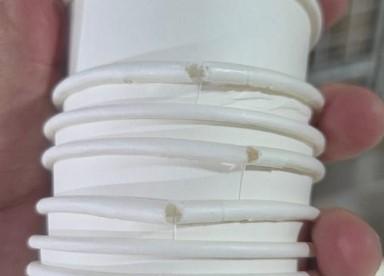 One side of the sealing edge is broken