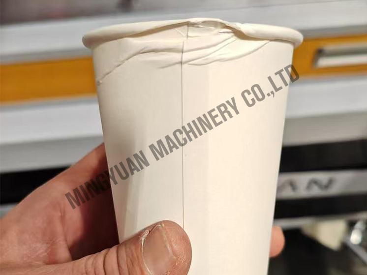 The bottom edge of the paper cup is too little folded